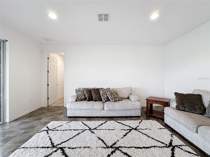 Image No.26-5 Bed House for sale