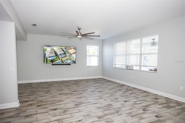 Image No.12-6 Bed House for sale