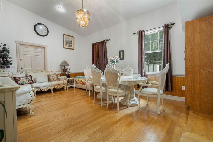 Image No.12-5 Bed House for sale