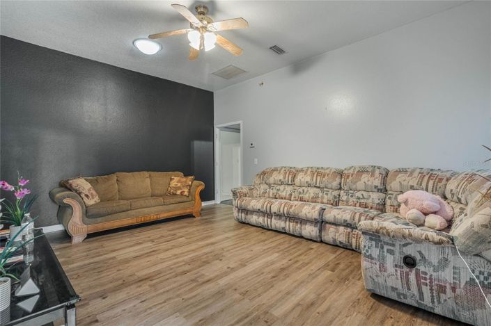 Image No.16-5 Bed House for sale