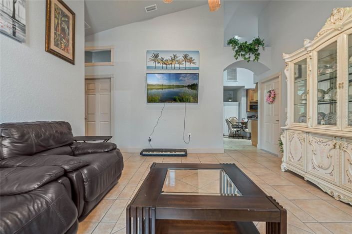 Image No.7-5 Bed House for sale