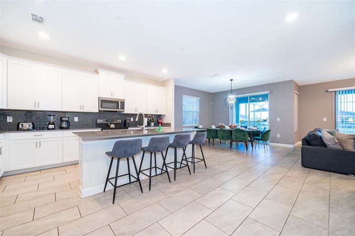 Image No.4-6 Bed House for sale