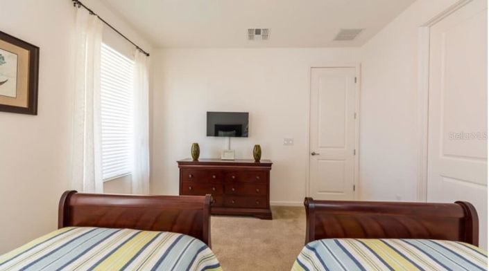 Image No.17-6 Bed House for sale