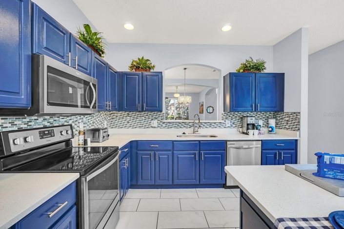 Image No.18-6 Bed House for sale