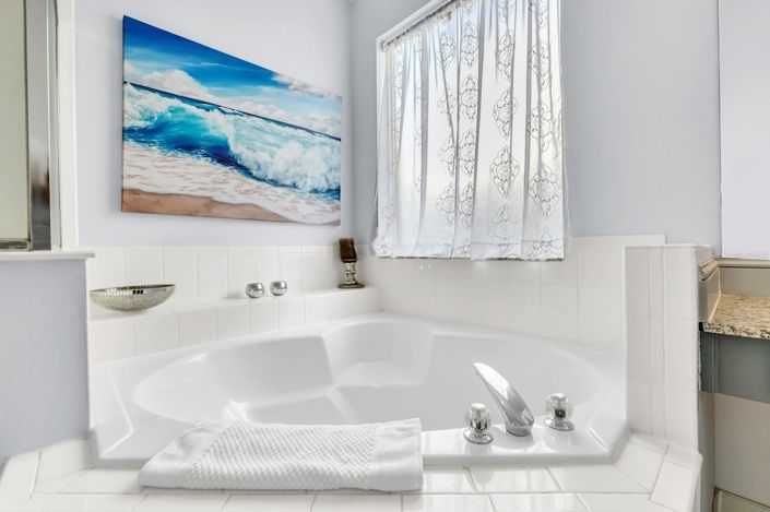 Image No.27-6 Bed House for sale