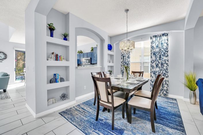 Image No.8-6 Bed House for sale