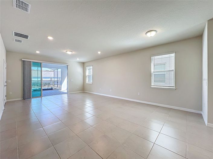 Image No.11-6 Bed House for sale