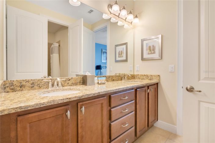 Image No.18-8 Bed House for sale