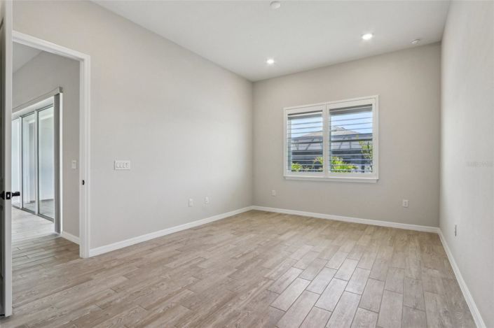 Image No.15-3 Bed House for sale