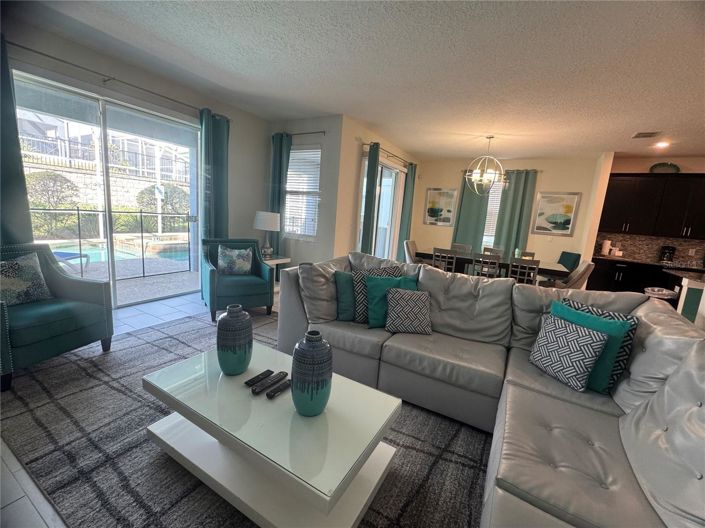 Image No.8-6 Bed House for sale