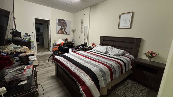 Image No.9-6 Bed House for sale