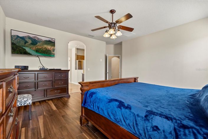 Image No.16-5 Bed House for sale