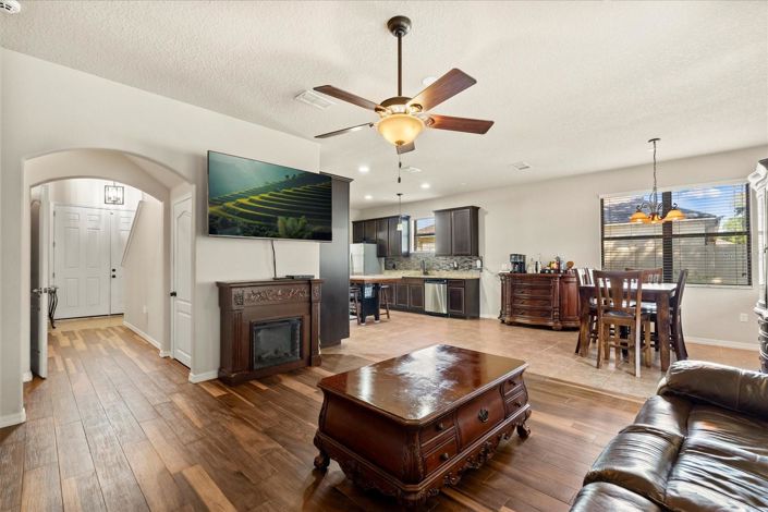 Image No.8-5 Bed House for sale