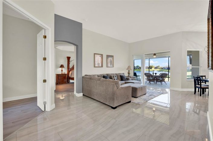 Image No.12-4 Bed House for sale