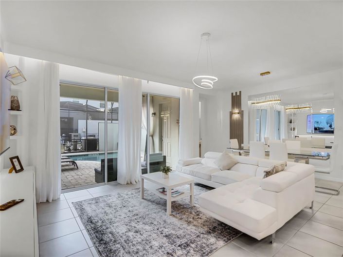 Image No.5-5 Bed Townhouse for sale