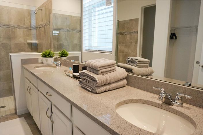 Image No.9-6 Bed House for sale