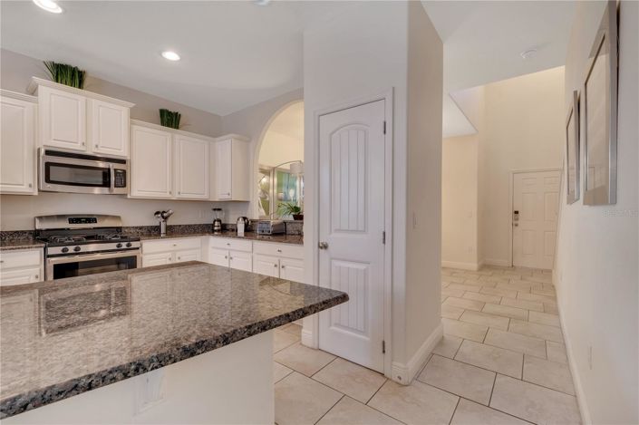 Image No.13-6 Bed House for sale