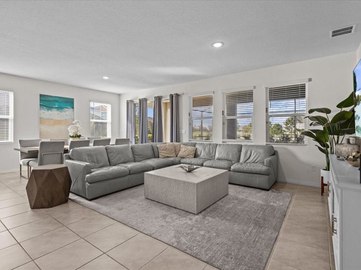 Image No.5-6 Bed House for sale