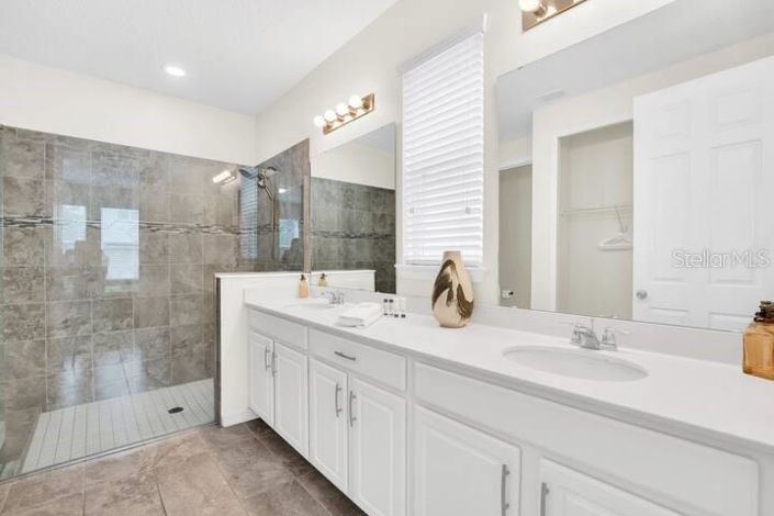 Image No.6-6 Bed House for sale