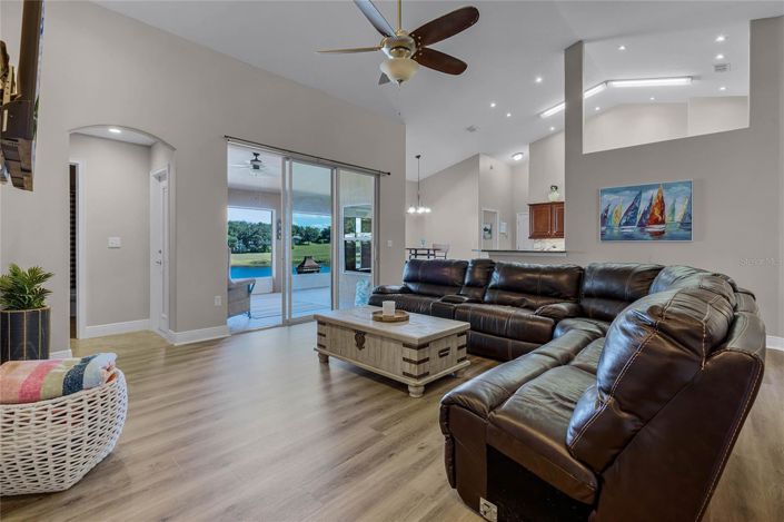 Image No.13-4 Bed House for sale