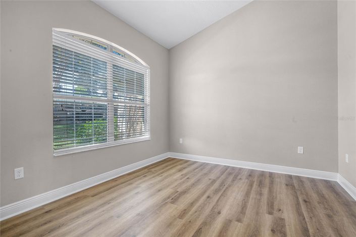 Image No.27-4 Bed House for sale