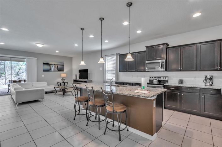 Image No.7-8 Bed House for sale