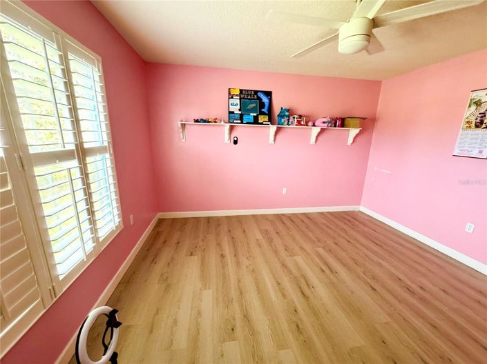 Image No.20-5 Bed House for sale