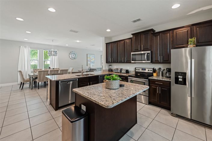 Image No.4-6 Bed House for sale