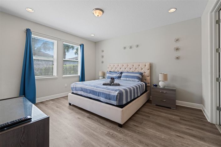 Image No.8-6 Bed House for sale