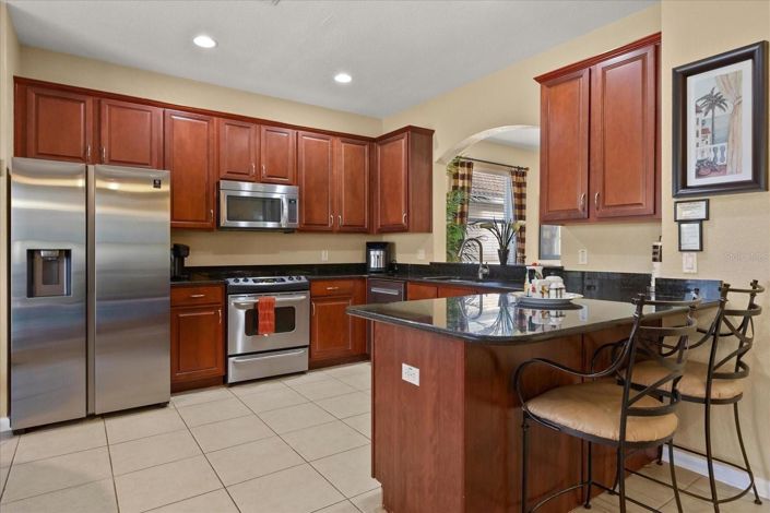 Image No.12-6 Bed House for sale