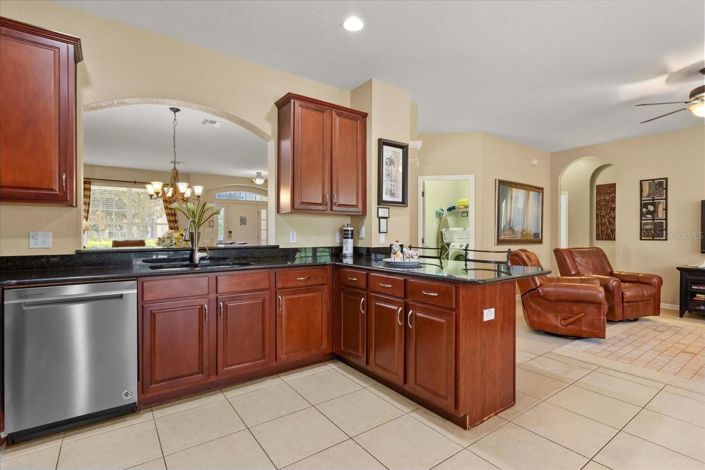 Image No.13-6 Bed House for sale