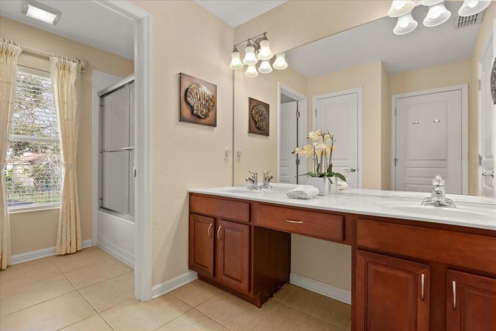 Image No.26-6 Bed House for sale