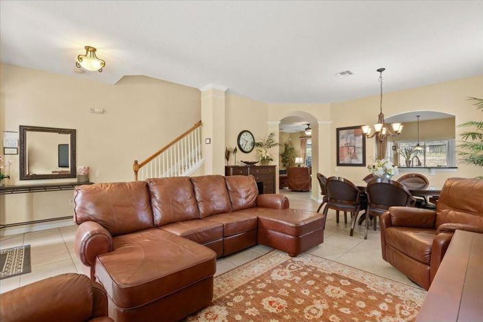 Image No.6-6 Bed House for sale