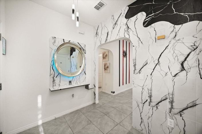 Image No.13-5 Bed House for sale