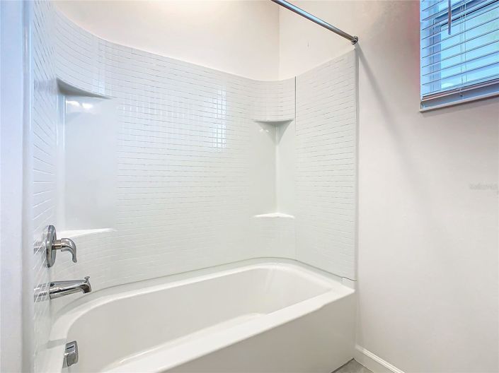 Image No.30-8 Bed House for sale