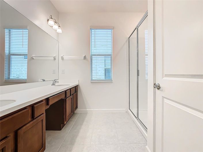 Image No.52-8 Bed House for sale