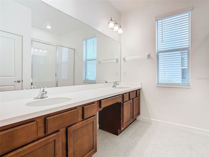 Image No.53-8 Bed House for sale