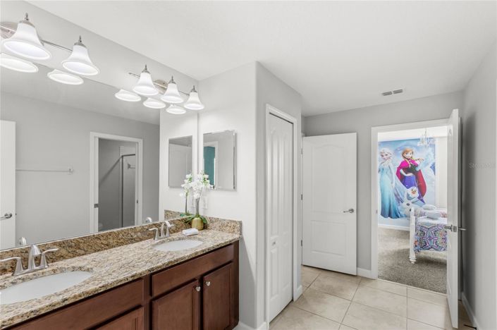 Image No.26-8 Bed House for sale