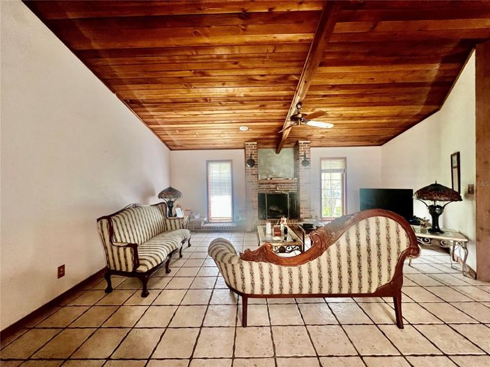 Image No.10-5 Bed House for sale