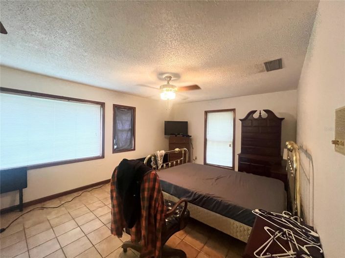 Image No.28-5 Bed House for sale