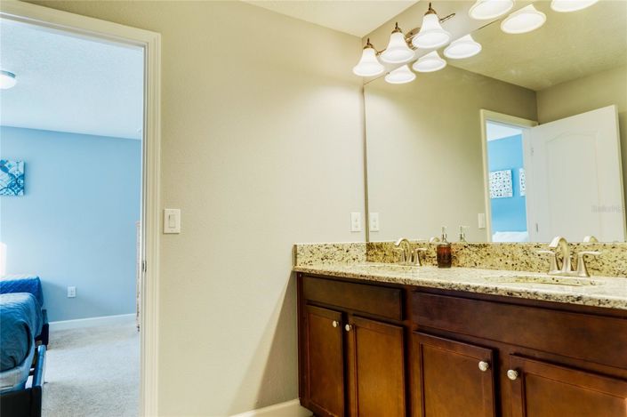 Image No.36-8 Bed House for sale