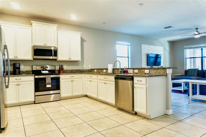 Image No.6-8 Bed House for sale