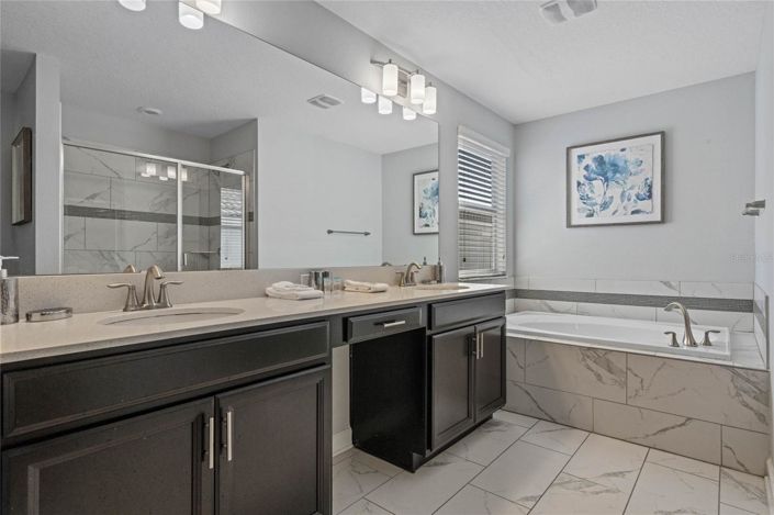 Image No.26-6 Bed House for sale