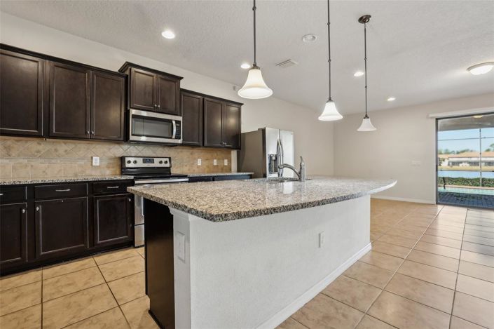 Image No.8-9 Bed House for sale