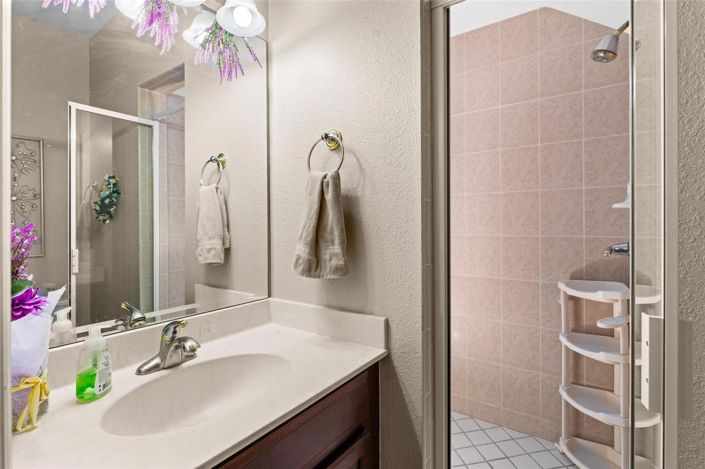 Image No.19-7 Bed House for sale