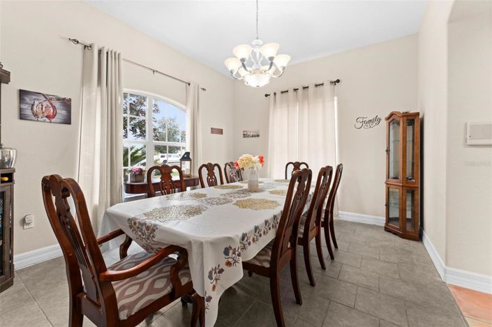 Image No.8-7 Bed House for sale