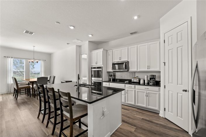 Image No.8-4 Bed House for sale