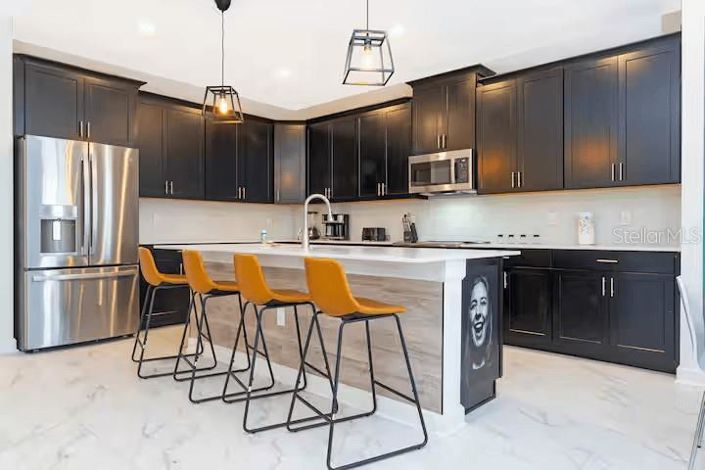 Image No.5-6 Bed House for sale