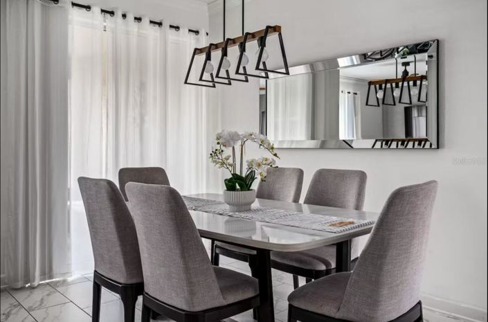 Image No.6-5 Bed Townhouse for sale