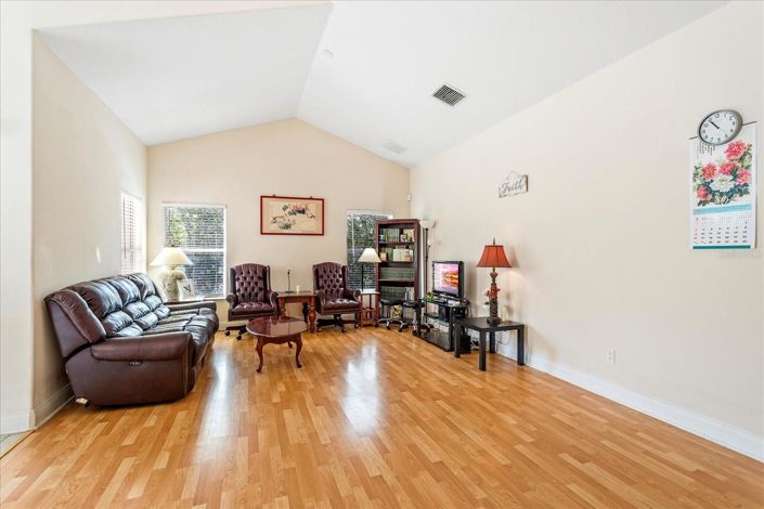 Image No.14-4 Bed House for sale